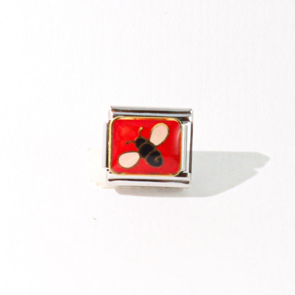 Charm colección rojo (Abejita)